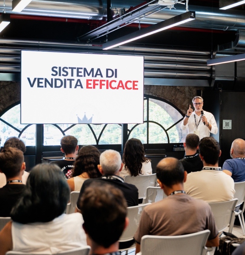 Stefano De Carlo durante un workshop di formazione aziendale