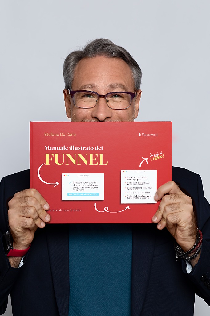 Stefano De Carlo con il Manuale Illustrato dei Funnel