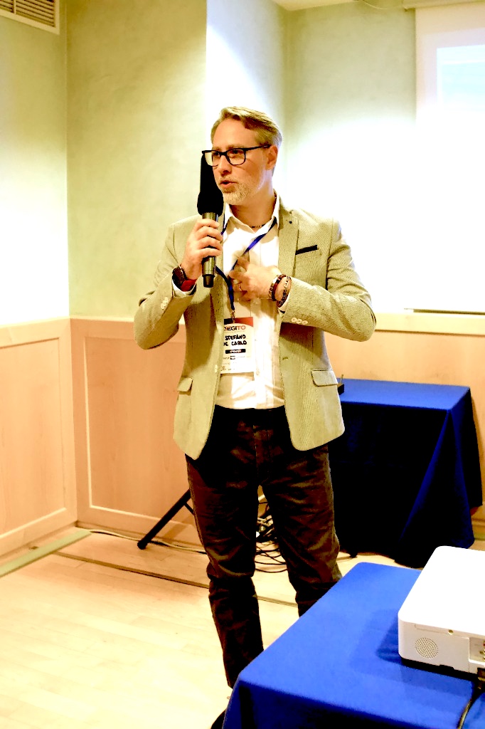 Stefano De Carlo durante intervento aziendale